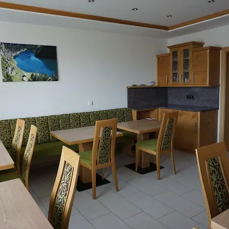 Arnika ゲストハウス 4*